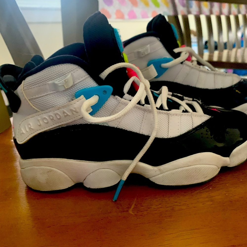 Jordan’s like new condition Youth 4 Woman’s 6